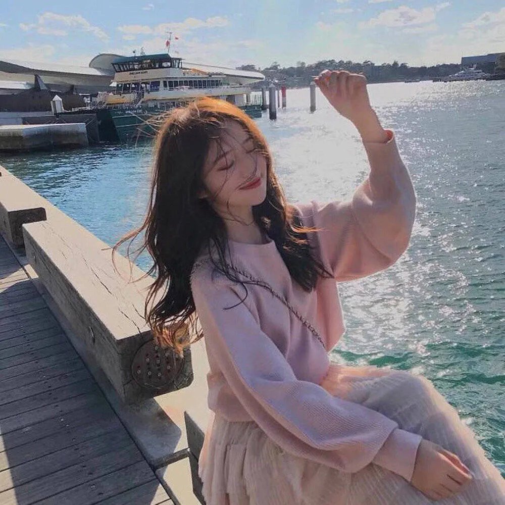 热裤荡女